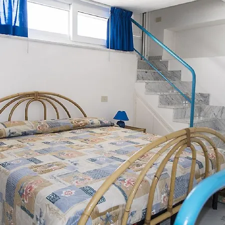 Feriehus Salvatore 8 Ponza